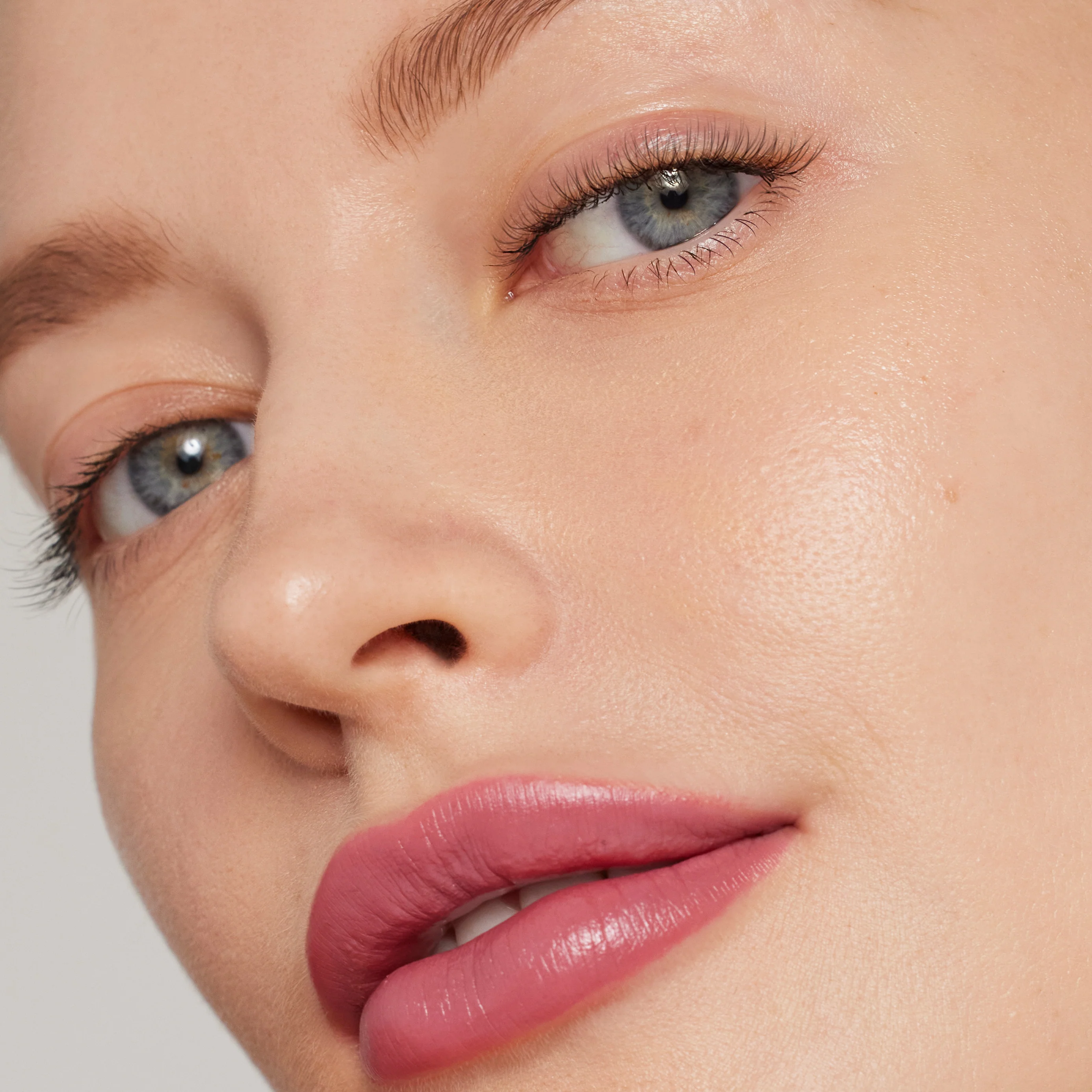 Longest Lash Thickening and Lengthening Mascara - Image 5